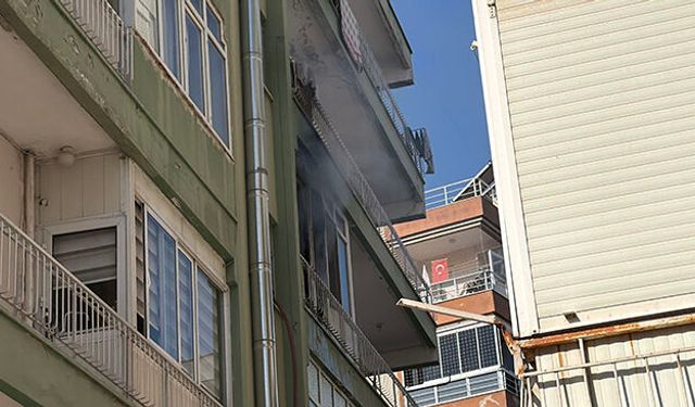 Muratpaşa'da 5 katlı binada yangın