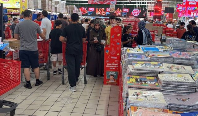 Okulların açılmasına kısa süre kala velilerin kırtasiye telaşı başladı