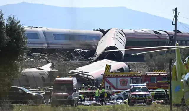 İspanya'da 68 kişinin öldüğü tren kazası sonrası 3 günlük ulusal yas ilan edildi