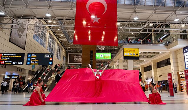 Antalya Havalimanı'nda 29 Ekim kutlaması