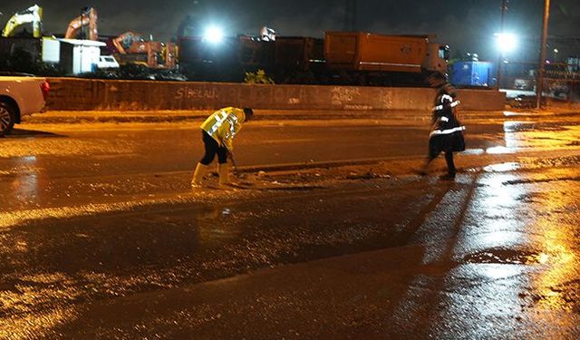 Kepez Belediyesi gece boyu sahadaydı