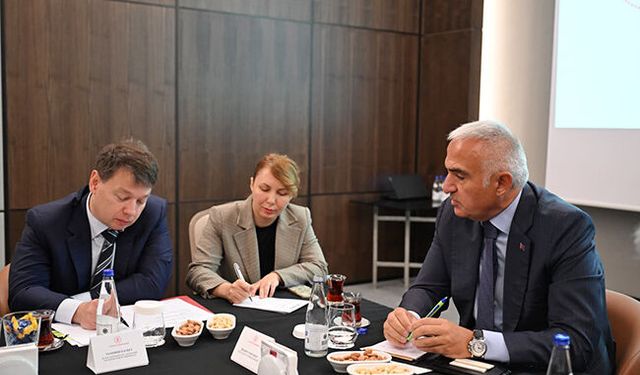 Bakan Ersoy, Antalya'da Rus diplomatlarla bir araya geldi