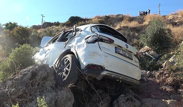 Kontrolden çıkan otomobil uçurumdan yuvarlandı