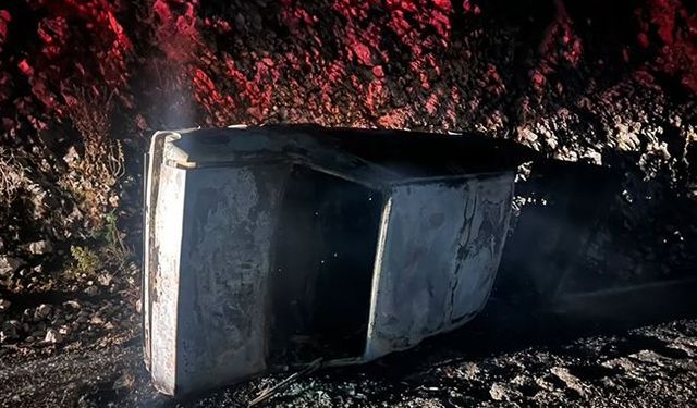 Finike'de otomobil devrildi: Sürücü hayatını kaybetti