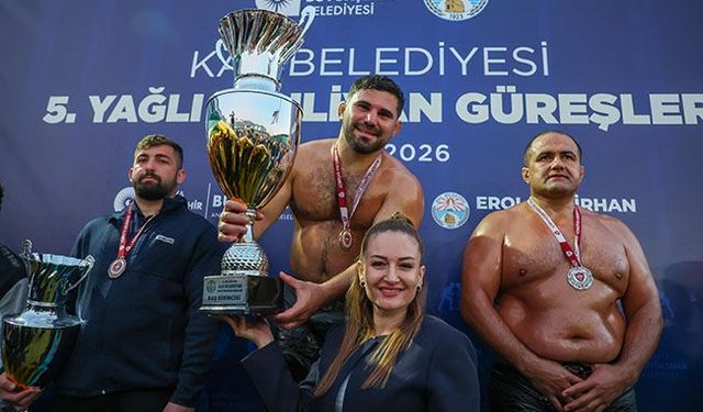 Başkan Vekili Özdemir güreşi kadın muhtarlarla izledi