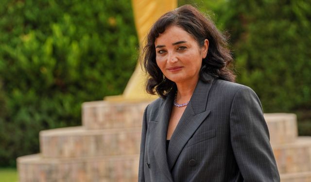 Fadik Sevin Atasoy'dan Altın Portakal'da dünya barışı mesajı