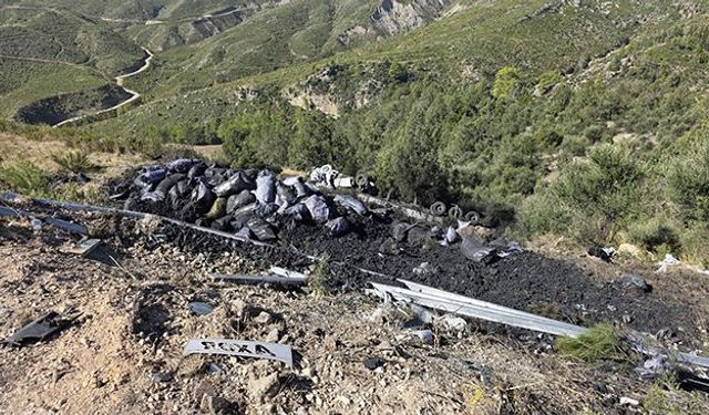 Manavgat'ta TIR uçurumdan yuvarlandı