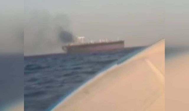 İran: "Hürmüz Boğazı'nda yasak bölgeyi geçmeye çalışan tanker alev aldı"
