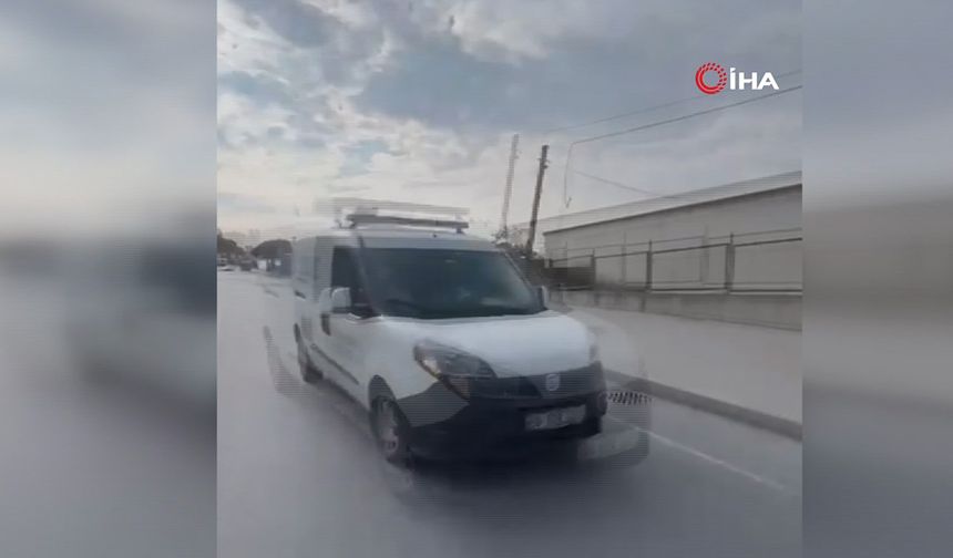 Ters yönden gelen araç ile motosiklet sürücüsü kafa kafaya geldi: O anlar kamerada