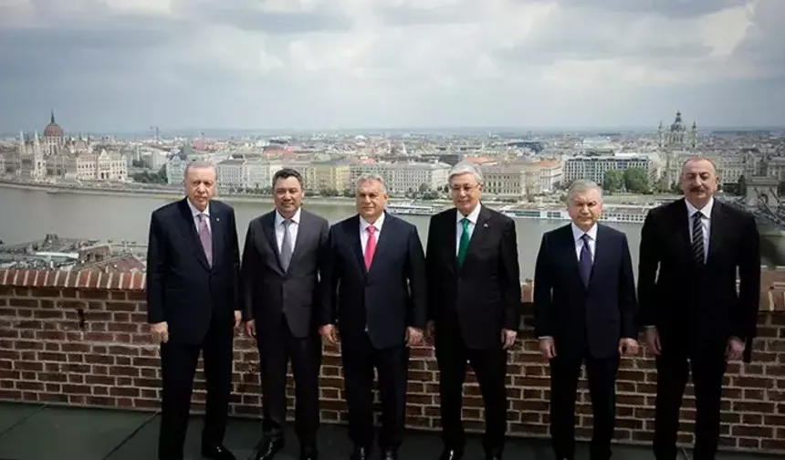 Cumhurbaşkanı Erdoğan, Macaristan'da liderlerle hatıra fotoğrafı çekimine katıldı