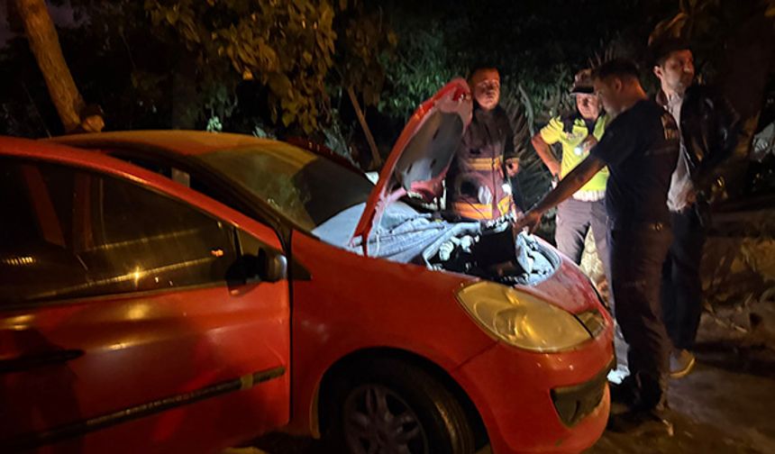 Gazipaşa’da park halindeki otomobil alev aldı