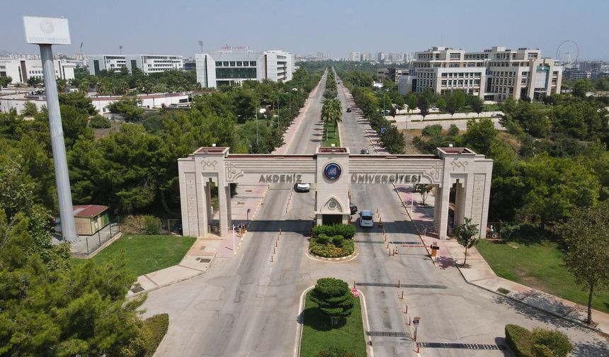 AÜ'de Çevre Hizmet Ödülleri açıklandı