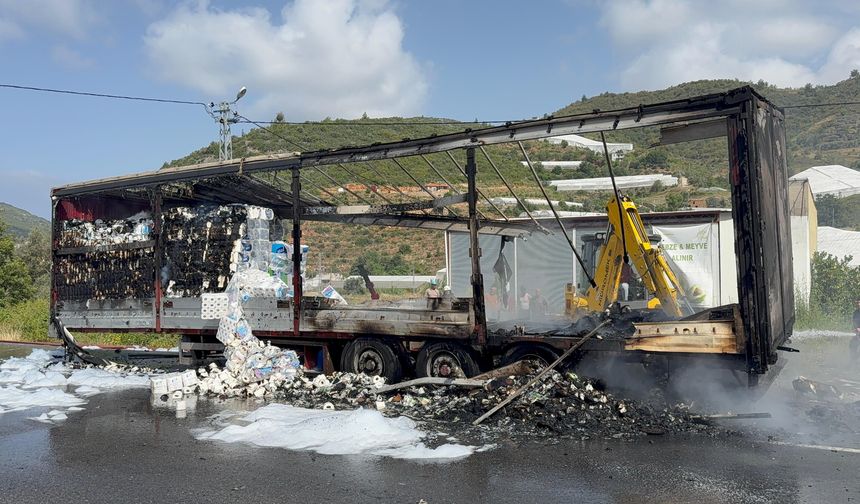 Peçetelerle gelen felaket: Tır kısa sürede kül oldu