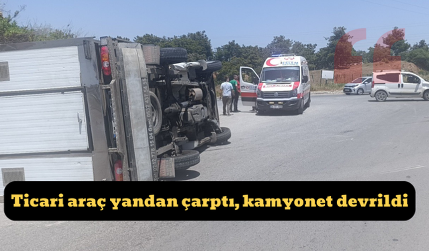 Ticari araç yandan çarptı, kamyonet devrildi