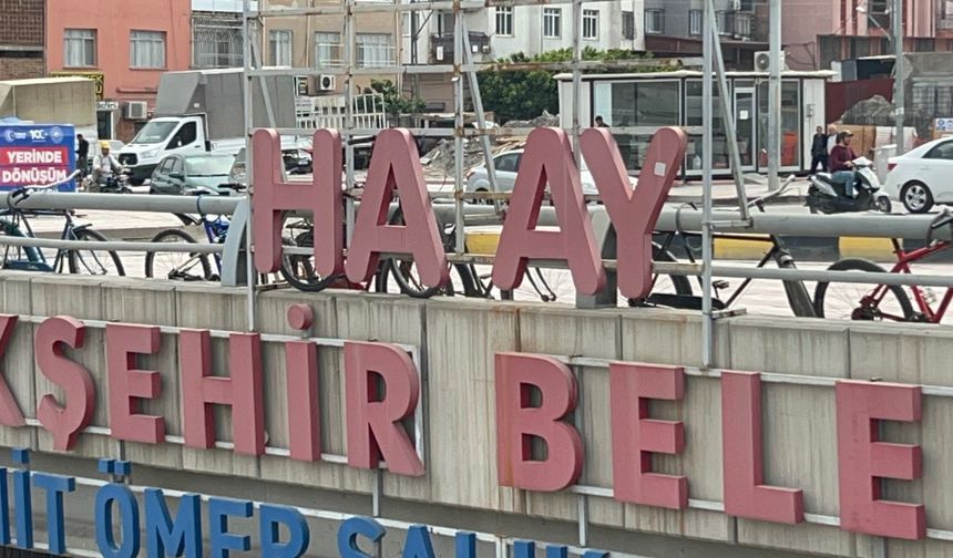 Ortadan kaybolmalarıyla merak uyandıran "T" harflerinin yer aldığı tabelalar yenilendi