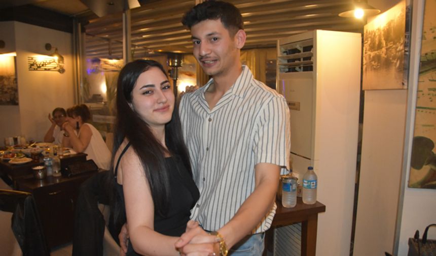 Eski Sona Meyhane’de romantik evlilik teklifi