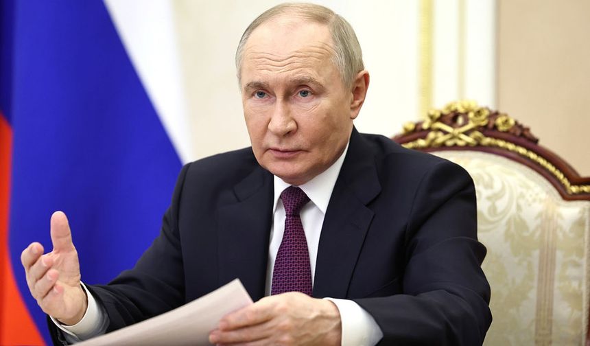 Putin: "Rus ordusu Ukrayna sınırında tampon bölge oluşturma görevi üzerinde çalışıyor"
