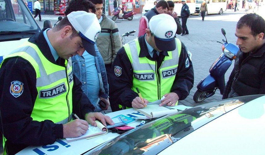 Antalyalılar aman dikkat: Buna bakmadan trafiğe çıkanlara büyük para cezası geliyor