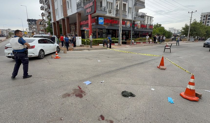 Sokak savaşına döndü: Silah, bıçak ve sopalar konuştu, 4 yaralı