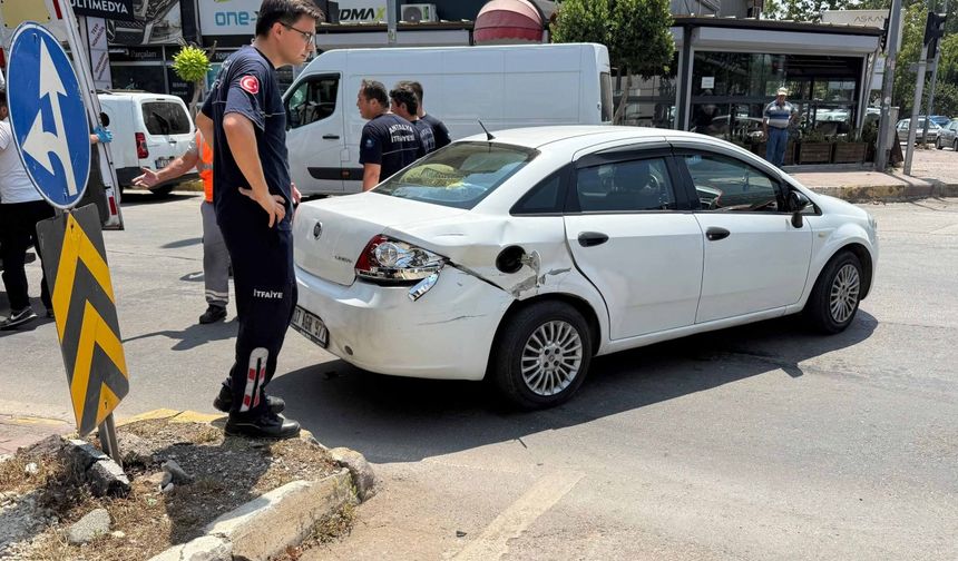 İtfaiye ile otomobil çarpıştı: 1 yaralı