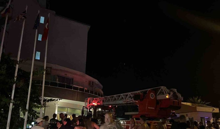 Antalya'da otelde yangın: 622 turist tahliye edildi