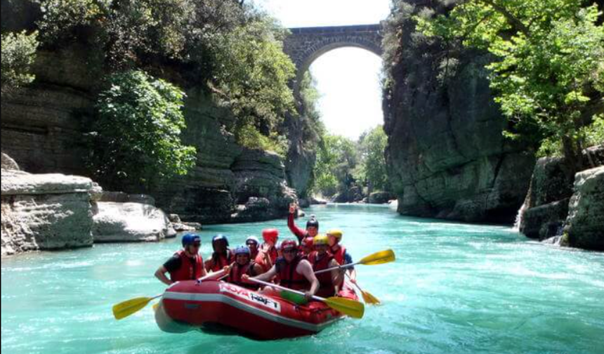 Köprülü Kanyon: 
Türkiye'nin en popüler rafting noktalarından biridir. Köprülü Kanyon Milli Parkı içinde yer alır ve muhteşem doğası ile etkileyici manzaralar sunar. Zorlu akıntıları ve heyecan dolu parkuru ile hem amatör hem de deneyimli rafting tutkunlarına hitap eder.
