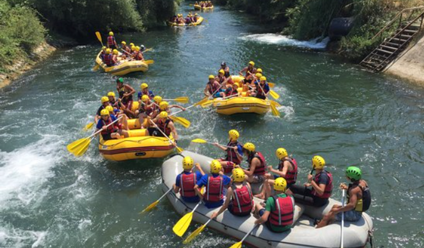 Düden Çayı: 
Antalya'nın gözde yerlerinden biri olan Düden Çayı, rafting aktiviteleri için uygun zorluk seviyesine sahip parkurlara sahiptir. Rafting sırasında muhteşem şelale manzaraları görmek mümkündür.