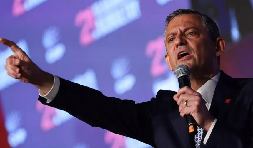 Özgür Özel’den Antalya’da sert çıkış: ‘Muhittin Böcek’e kurulan kumpasa karşı buradayız’