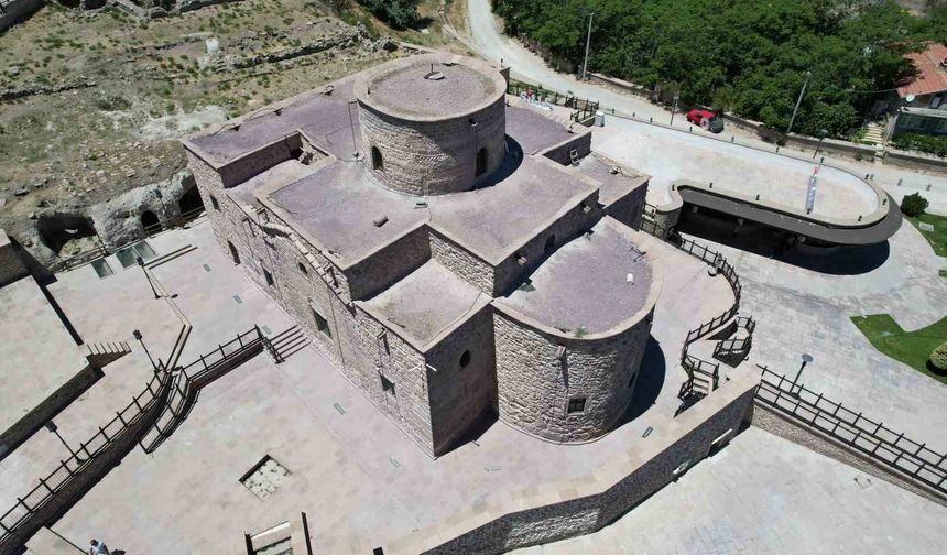 Bin 700 yıldır ayakta olan kilise, müze olarak ziyaretçilerini ağırlıyor