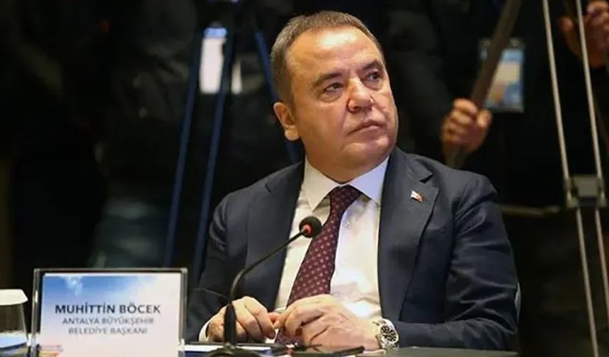 Muhittin Böcek hastaneye kaldırıldı