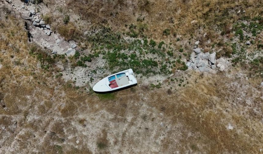 Yamula Barajı’nda sular çekildi, eski mahalle ortaya çıktı