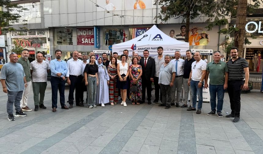 Anahtar Parti Muratpaşa’dan aşure ikramı