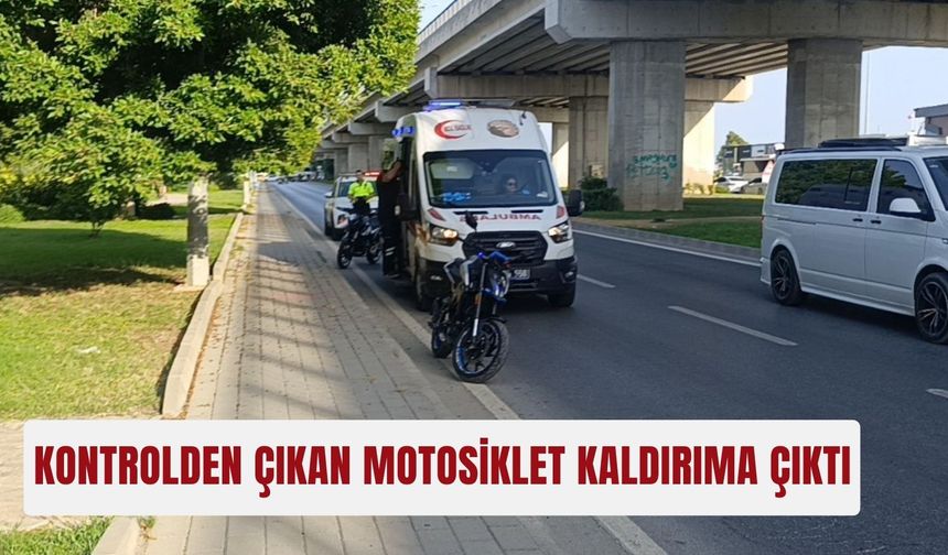 Kontrolden çıkan motosiklet kaldırıma çıktı