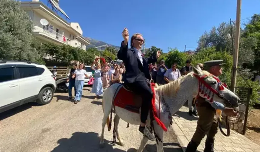 Damat gelin almaya at üzerinde gitti