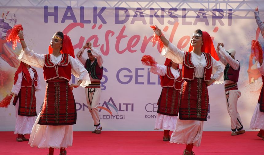 Halk danslarının kalbi Konyaaltı’nda attı