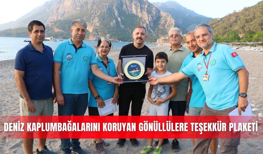 Deniz kaplumbağalarını koruyan gönüllülere teşekkür plaketi