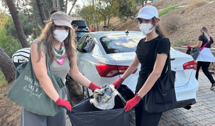 Aylarca belediye temizlemedi, vatandaş bir günde temizledi