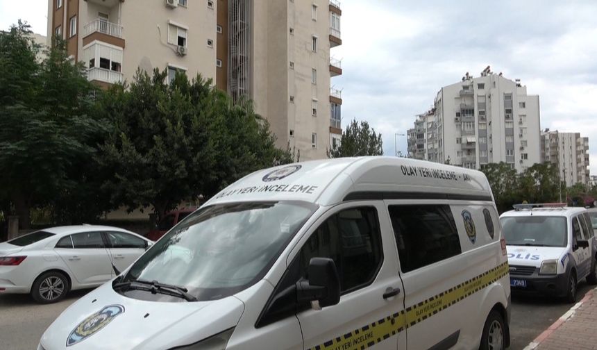 Evinde ölü bulundu