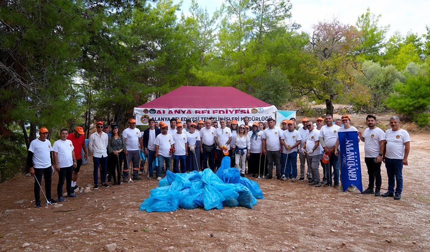Alanya Belediyesi'nden Erasmus Günleri'nde kale temizliği