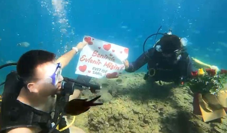 Su altında evlilik teklifi yaptı