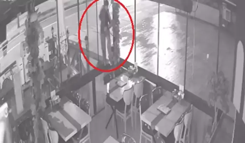 İş yerine giren hırsızı sopayla kovaladı