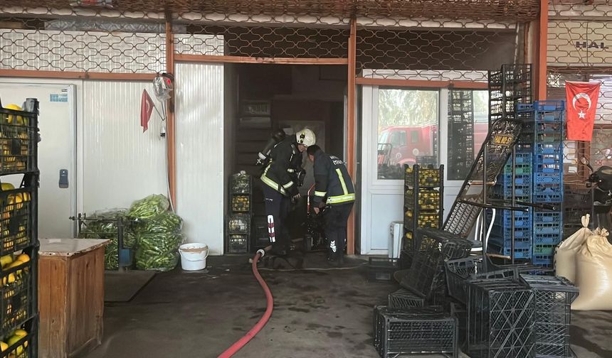 Alanya'da depo yangını panik yarattı