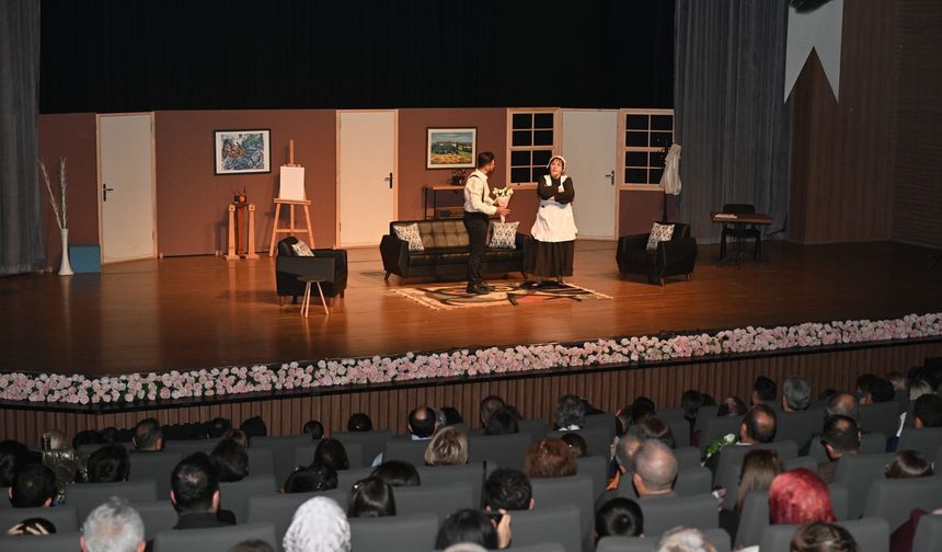 "Eyvah Yine Karıştı" perdelerini açtı