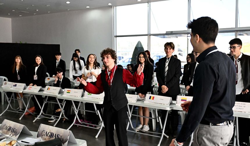 Genç delegeler basın özgürlüğünü tartıştı