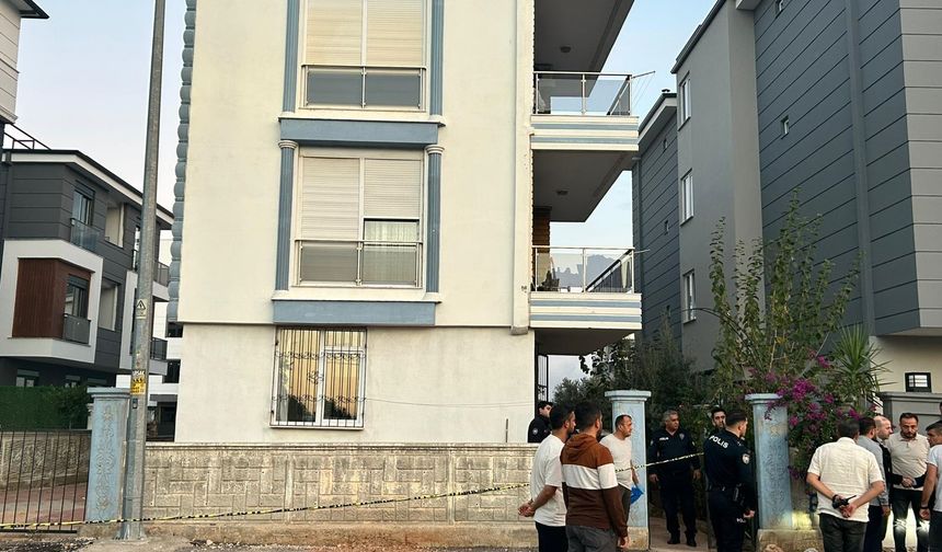 Antalya'da polis memurunun öldürdüğü eşi ve 2 çocuğunun cenazeleri alındı