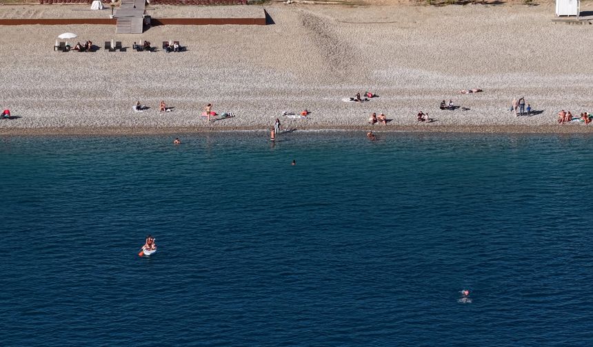 Ara tatilin son gününde, sahilde yazı aratmayan yoğunluk