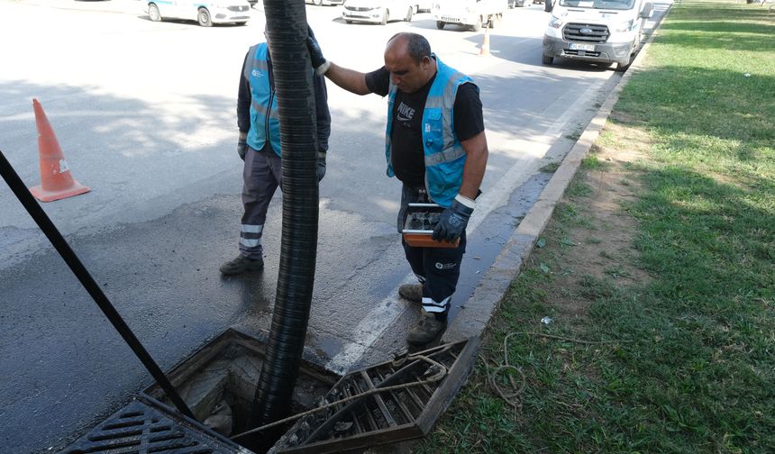 ASAT, Kepez'de yağmursuyu hatlarını temizliyor