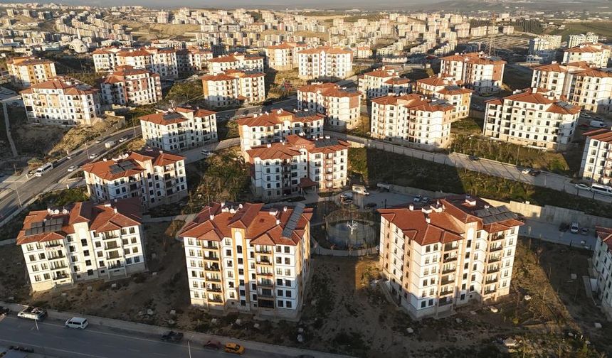 Yuvasına kavuşan depremzede vatandaş, "Bakanımız Murat Kurum gibi şantiye şefine can kurban"