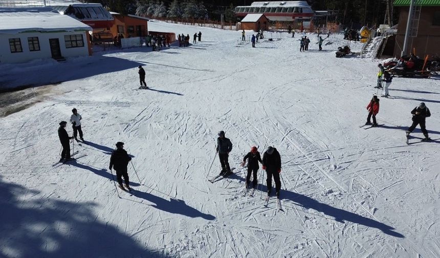 Kristal karın merkezi Sarıkamış’ta sezon coşkusu: Pistler cıvıl cıvıl