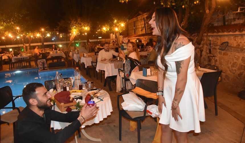 Sürpriz evlilik teklifi Meyhanet'te